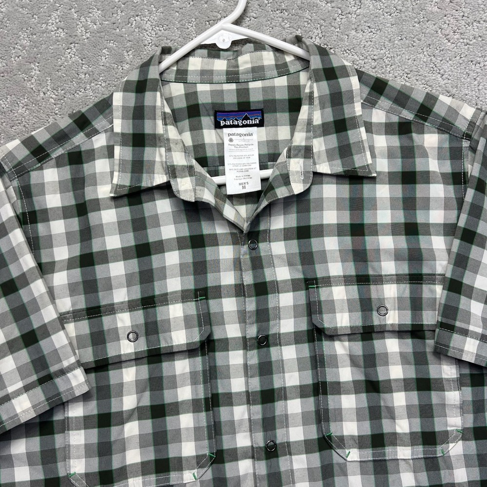 Patagonia Shirt Mens Medioum Black Gray Green Plaid Short Sleeve Snap Button Up